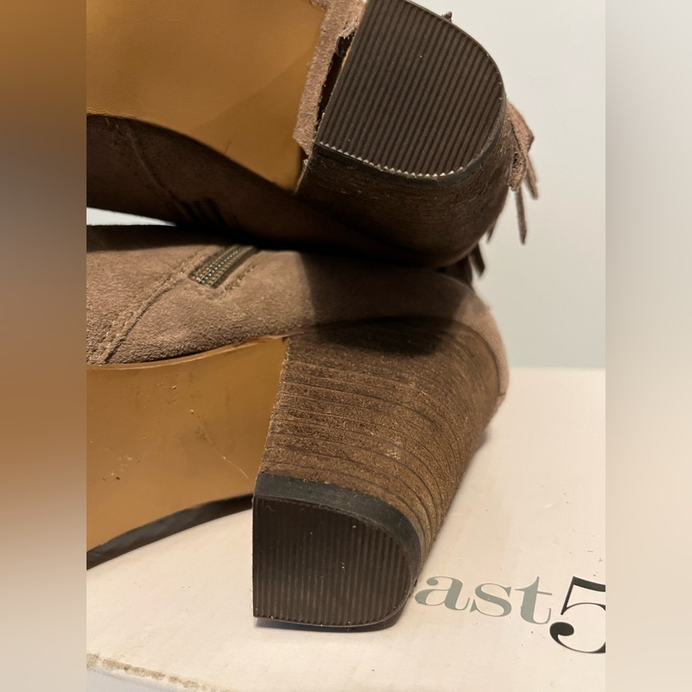 Steve Madden Brown Wedge Heeled Fringe Boots size 8 - Picture 7 of 11